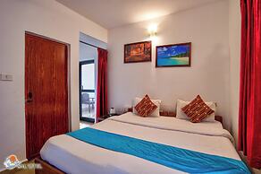 Salotel- near Mae De Deus Church