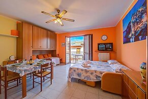 Peter's Cozy Studio-balcony+free Parking