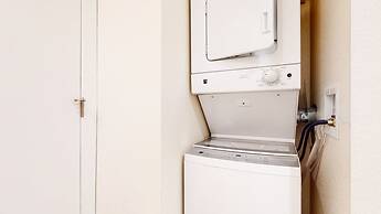 Mid Century Modern Cabin - Walk to Village!