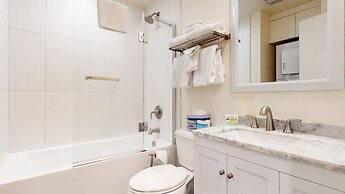 Mid Century Modern Cabin - Walk to Village!