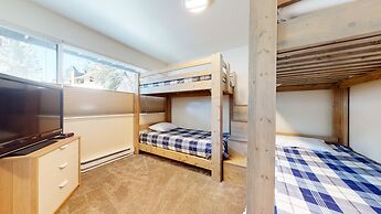 Mid Century Modern Cabin - Walk to Village!