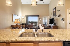 Majestic Lakeview Escape - Stunning Lake Views!