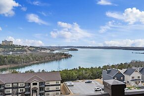 Majestic Lakeview Escape - Stunning Lake Views!