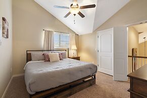 Majestic Lakeview Escape - Stunning Lake Views!