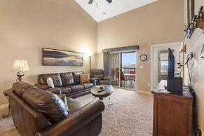 Majestic Lakeview Escape - Stunning Lake Views!