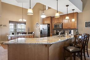 Majestic Lakeview Escape - Stunning Lake Views!