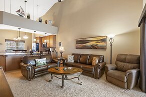 Majestic Lakeview Escape - Stunning Lake Views!