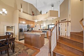 Majestic Lakeview Escape - Stunning Lake Views!