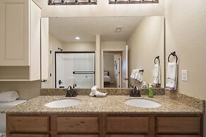 Majestic Lakeview Escape - Stunning Lake Views!