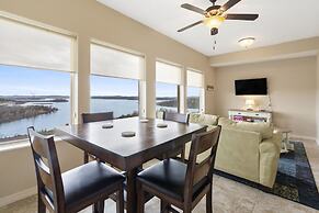Majestic Lakeview Escape - Stunning Lake Views!