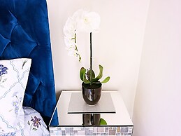 The Serene Stays Sleeps 6 With Garden