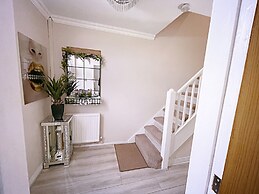 Entire 3-bedroom Home in Oldham - Guest House