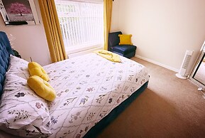 The Serene Stays Sleeps 6 With Garden