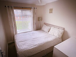 Entire 3-bedroom Home in Oldham - Guest House