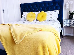 The Serene Stays Sleeps 6 With Garden