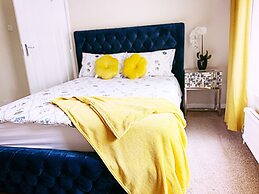 The Serene Stays Sleeps 6 With Garden