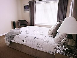 The Serene Stays Sleeps 6 With Garden