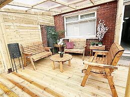 The Serene Stays Sleeps 6 With Garden