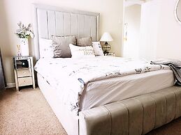 The Serene Stays Sleeps 6 With Garden