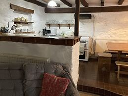 Relax in Mountain View Cottage at Cwmiar Farm