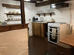 Relax in Mountain View Cottage at Cwmiar Farm