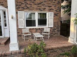 Water Front Oasis 4 Bedroom Home by Redawning