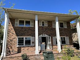 Water Front Oasis 4 Bedroom Home by Redawning