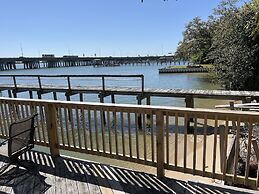 Water Front Oasis 4 Bedroom Home by Redawning