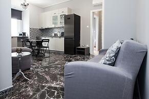 Modern apt with Increbilbe Athens Views