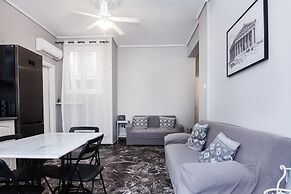 Modern apt with Increbilbe Athens Views