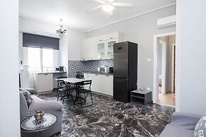 Modern apt with Increbilbe Athens Views