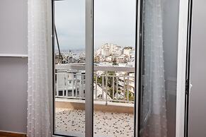Modern apt with Increbilbe Athens Views
