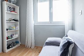 Modern apt with Increbilbe Athens Views