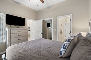 It's a Good Life - Stunning Lake Views!