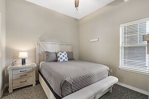 It's a Good Life - Stunning Lake Views!