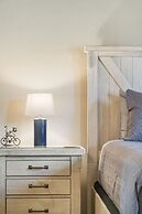 It's a Good Life - Stunning Lake Views!