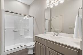 It's a Good Life - Stunning Lake Views!