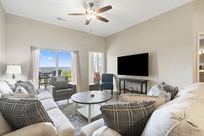 It's a Good Life - Stunning Lake Views!