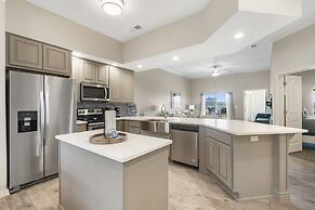 It's a Good Life - Stunning Lake Views!