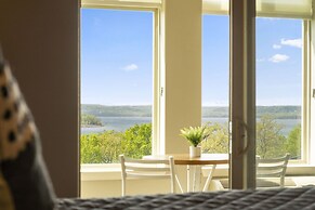 It's a Good Life - Stunning Lake Views!