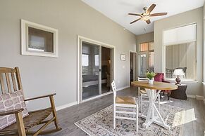 It's a Good Life - Stunning Lake Views!