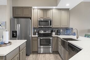 It's a Good Life - Stunning Lake Views!