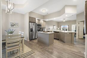 It's a Good Life - Stunning Lake Views!