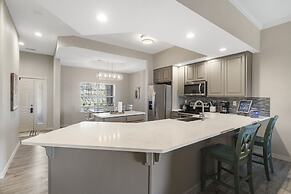 It's a Good Life - Stunning Lake Views!