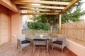 Impeccable 1-bed Apartment in Schinias Beach