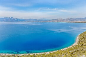 Impeccable 1-bed Apartment in Schinias Beach