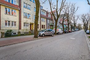 Spacious Apartment Kolobrzeg by Renters