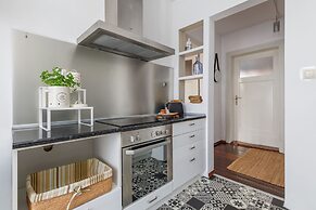 Spacious Apartment Kolobrzeg by Renters