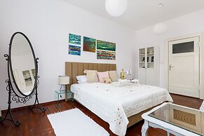 Spacious Apartment Kolobrzeg by Renters