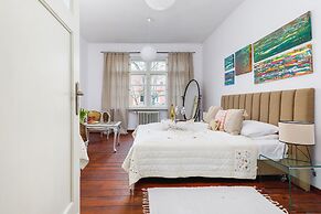 Spacious Apartment Kolobrzeg by Renters